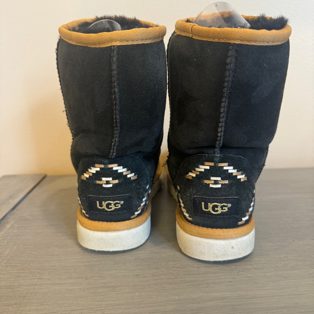 UGG Australia Classic Short Leather Fur Sz 5 Boots Winter Snow SOUTHWEST PATTERN - Picture 4 of 9